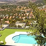 Villa Angeles - *